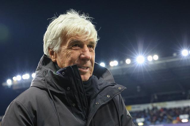 我们迎回了, 佩里尼出席, 人们非常在